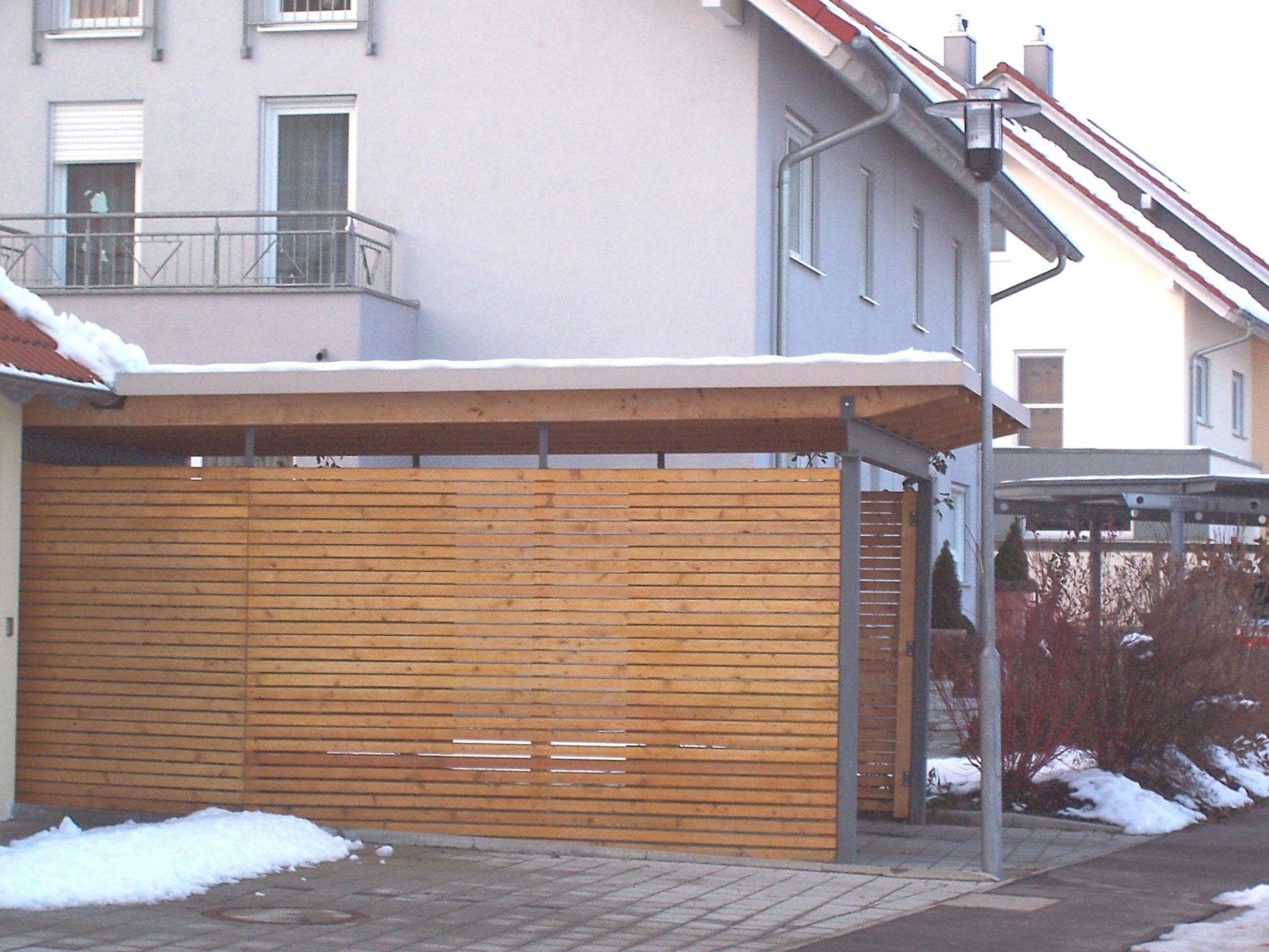Mülleinhausung aus Lärche
