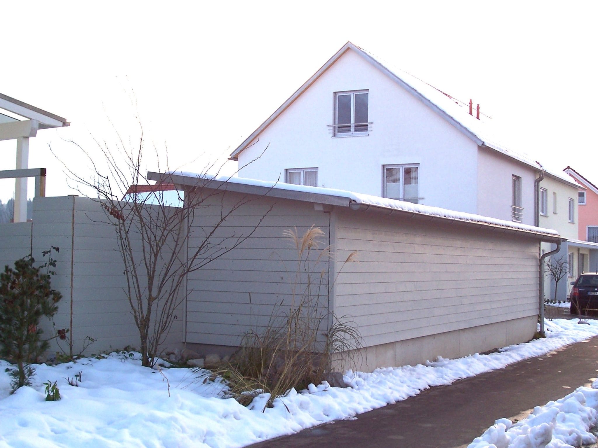 Mülleinhausung aus Stülpschalung